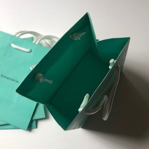Tiffany & Co. Party Supplies - Tiffany & Co. Blue Small Gift Shopping Paper Bags Tiffany & Co. Party Supplies - Tiffany & Co. Blue Small Gift Shopping Paper Bags